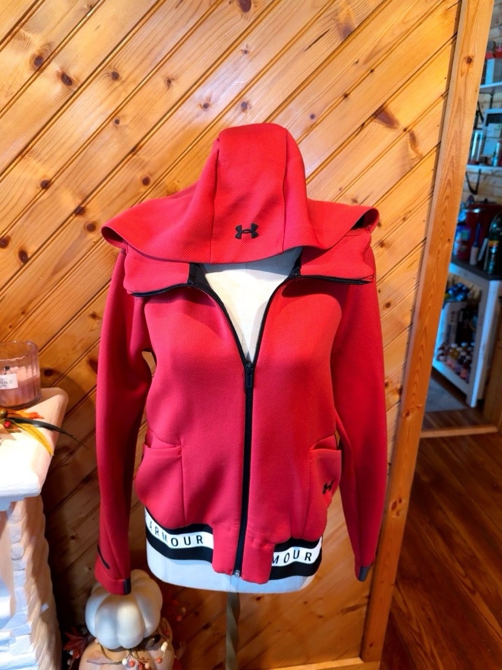 Under Armour Women’s Red Full Zip Hoodie Medium Logo Hem Athletic Jacket